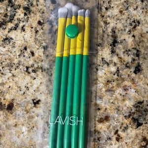 LAVISH make-up brushes